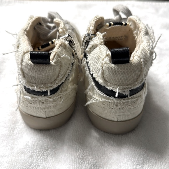 ShuShop Canvas High-top Sneakers - Picture 5 of 7